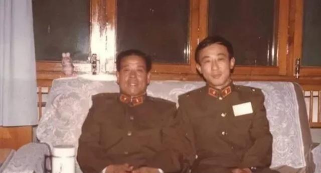 _1992年，中央军委领导班子调整	，配备有4名军委委员，都有谁？_1992年，中央军委领导班子调整，配备有4名军委委员	，都有谁？