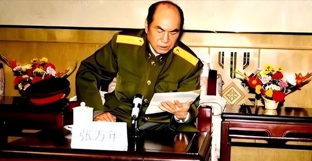 1992年，中央军委领导班子调整，配备有4名军委委员，都有谁？_1992年	，中央军委领导班子调整，配备有4名军委委员，都有谁？_