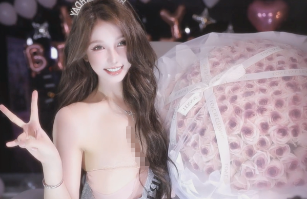 米娜生日盛装出席惊艳众人！一晚上揽收6位数！直播含泪告别斗鱼，称青春都给斗鱼了！